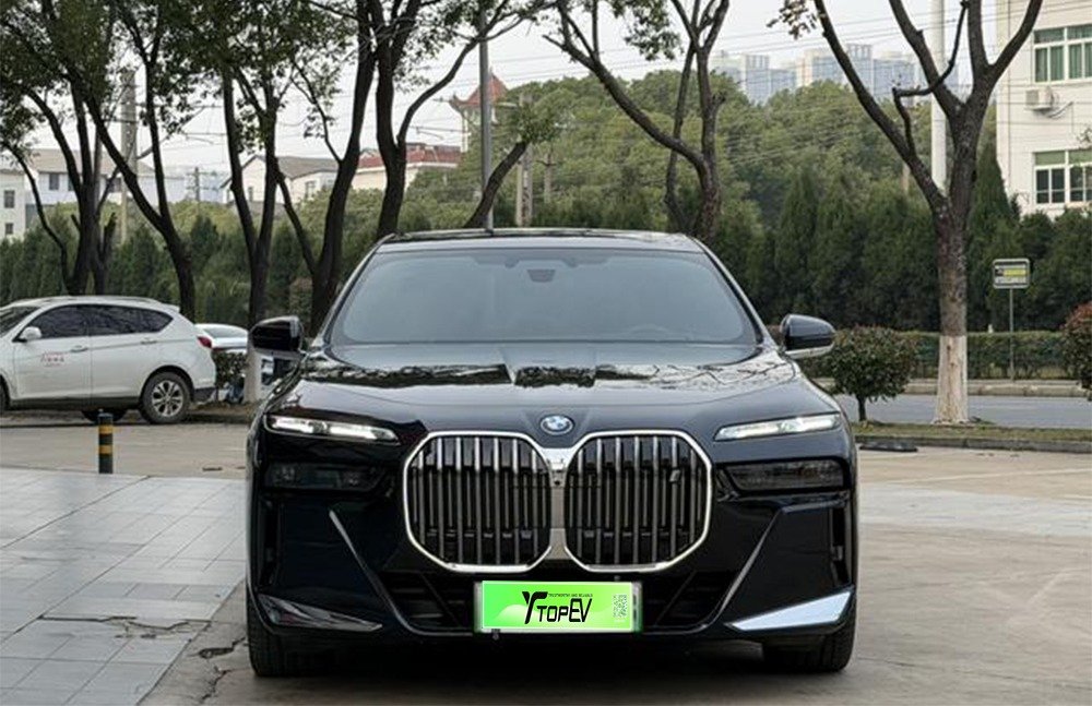 imgi_4_bmw i7 2 BMW i7 2026 eDrive50L Luxury Package– Ready for Export From China | CarBuyChina - Image 1